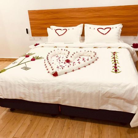 Dacha Thoddoo Hotel Bagian luar foto