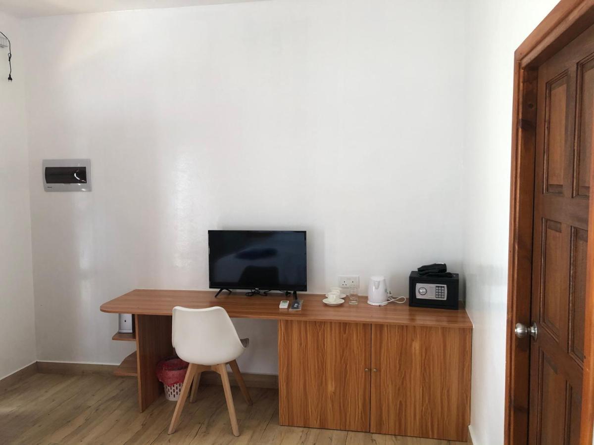 Dacha Thoddoo Hotel Bagian luar foto