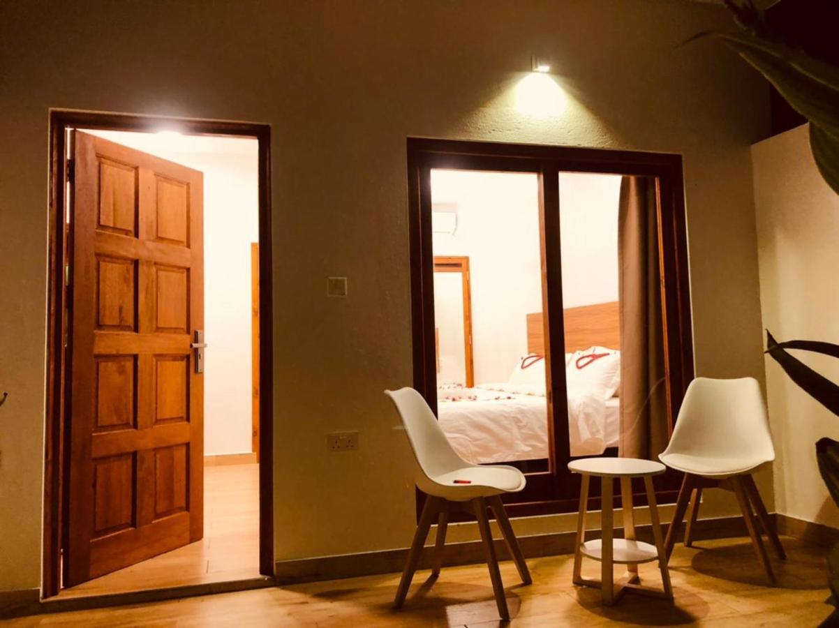 Dacha Thoddoo Hotel Bagian luar foto